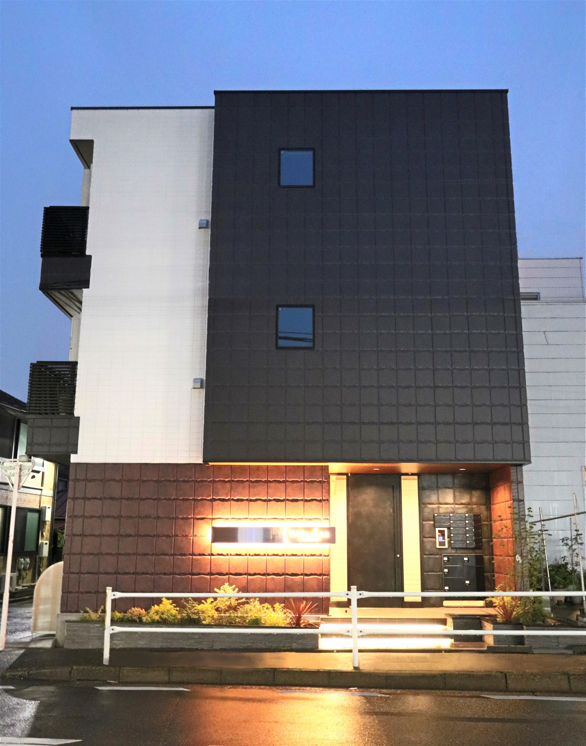 街の夜景を演出する、耐震・高級モダン賃貸
