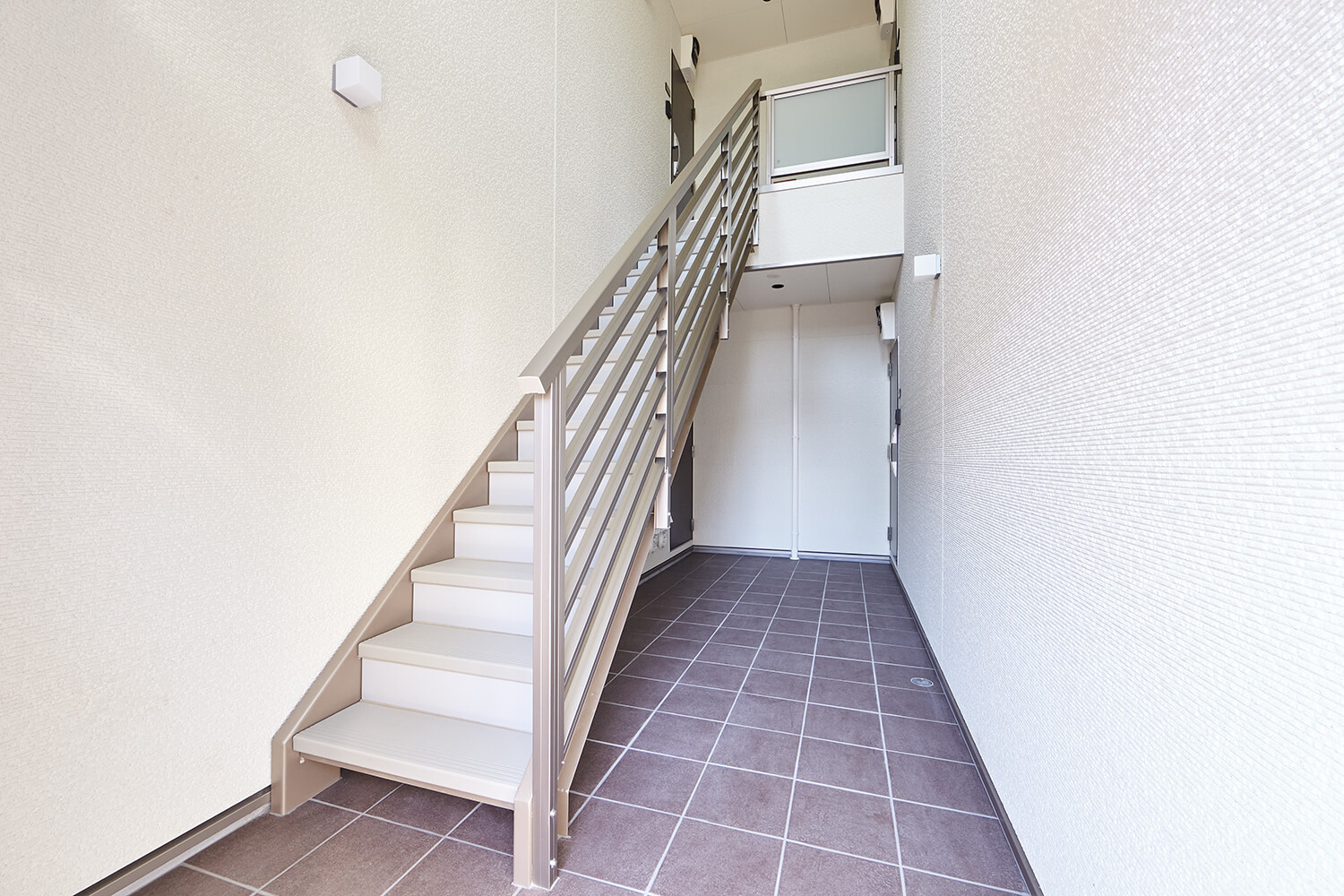 街の景観をリードし、安心と収益性を高めた賃貸住宅