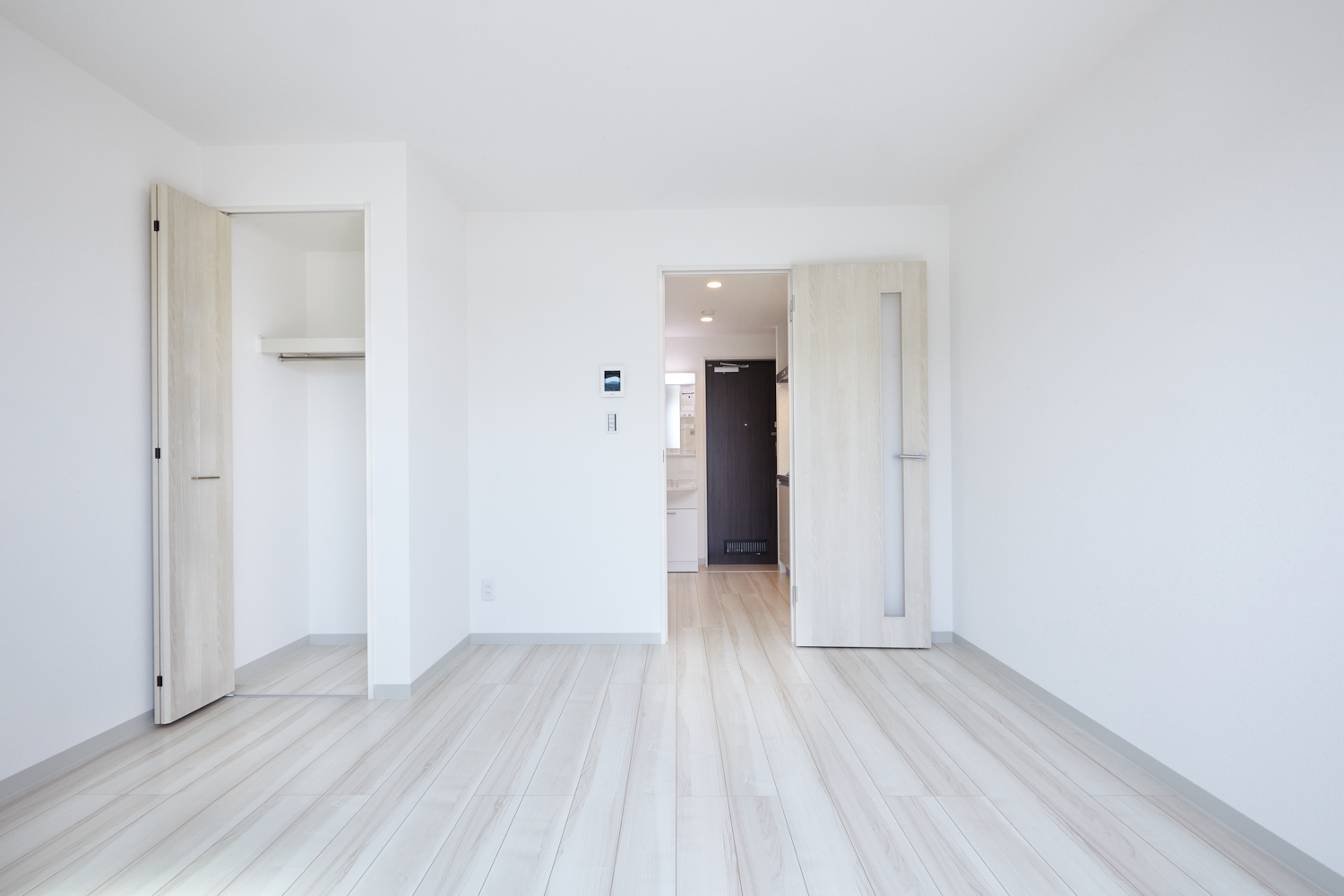 建物配色に変化を持たせた3階建て
