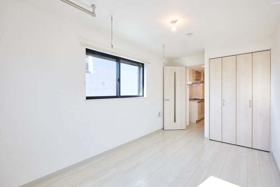 敷地を目一杯活用した4階建て賃貸物件