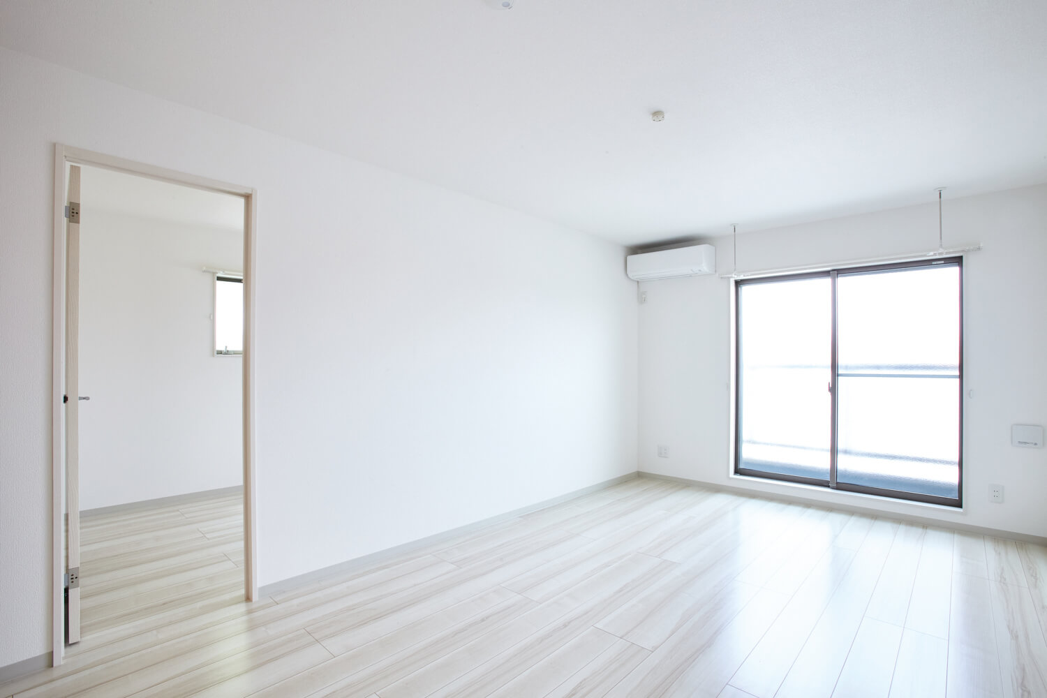 2名入居可能な広さの1Kタイプ中心の3階建てアパート