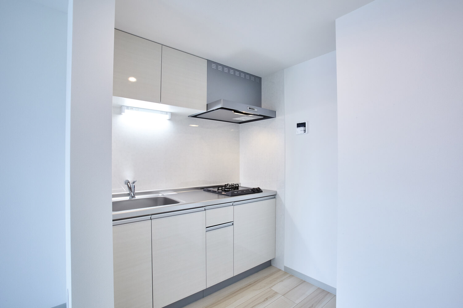 2名入居可能な広さの1Kタイプ中心の3階建てアパート